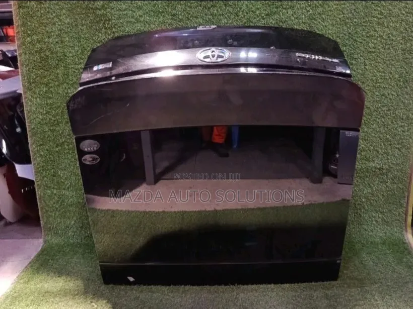 TOYOTA Prius ZVw30 Boot 2010 - 2015
