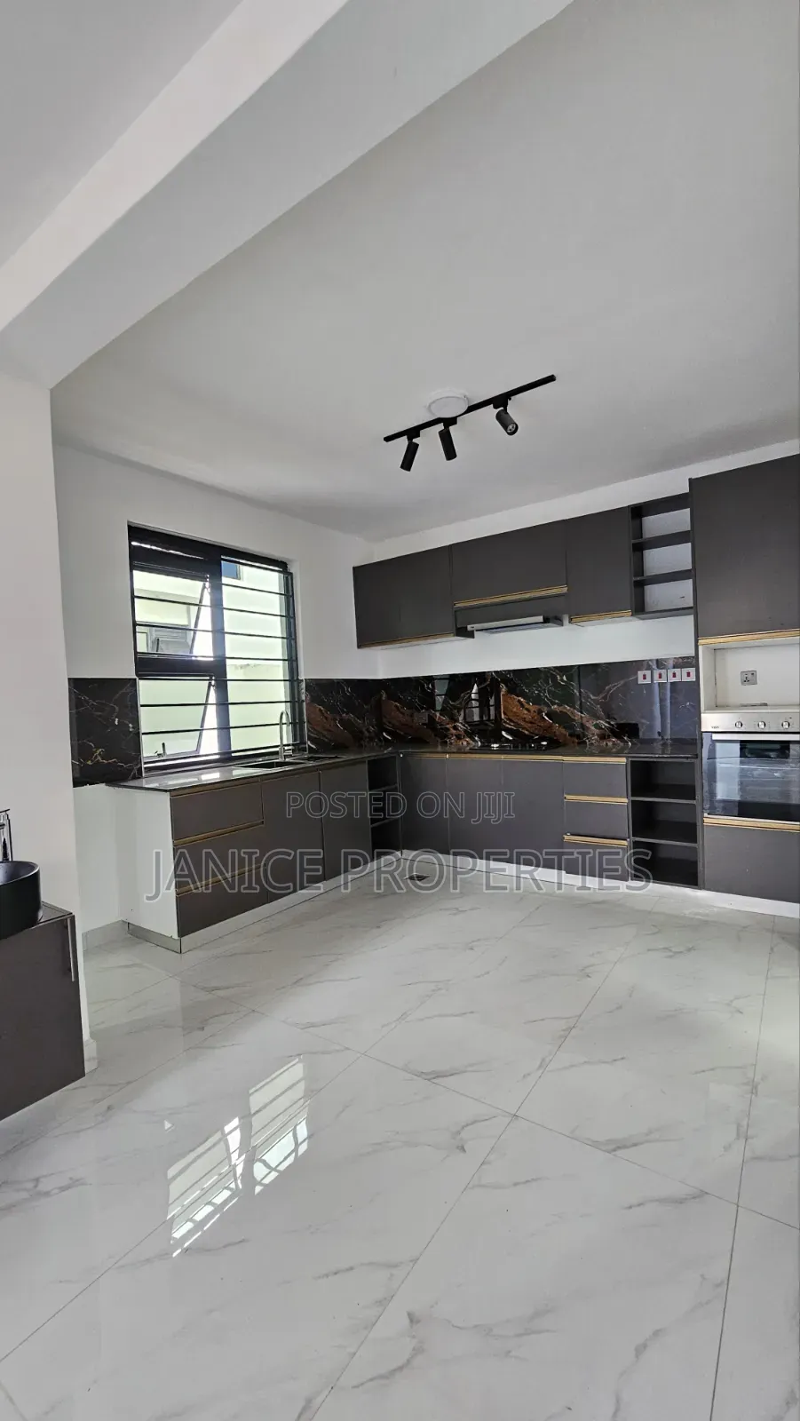 5bdrm Mansion in Ruiru Mugutha Estate, Kimbo for rent