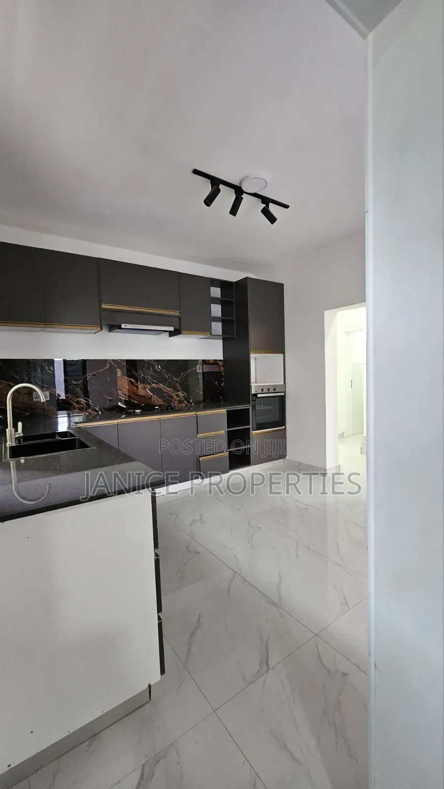 5bdrm Mansion in Ruiru Mugutha Estate, Kimbo for rent