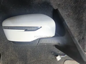 Nissan X-Trail T32 R Side Mirror