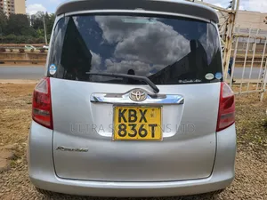 Toyota Ractis 2008 Silver