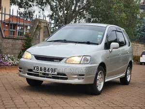 Toyota Corolla Spacio 2000 Silver