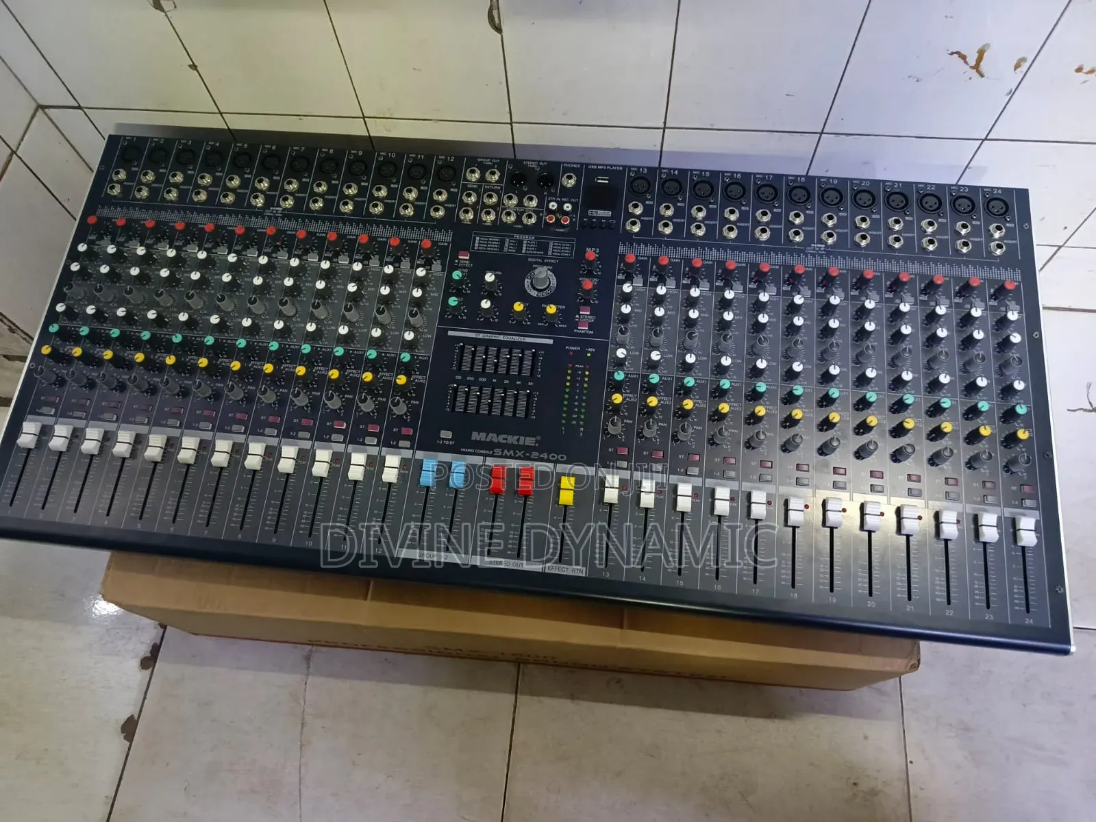 SMX-2400 Mackie Plain Mixer 24 Channels