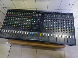 SMX-2400 Mackie Plain Mixer 24 Channels
