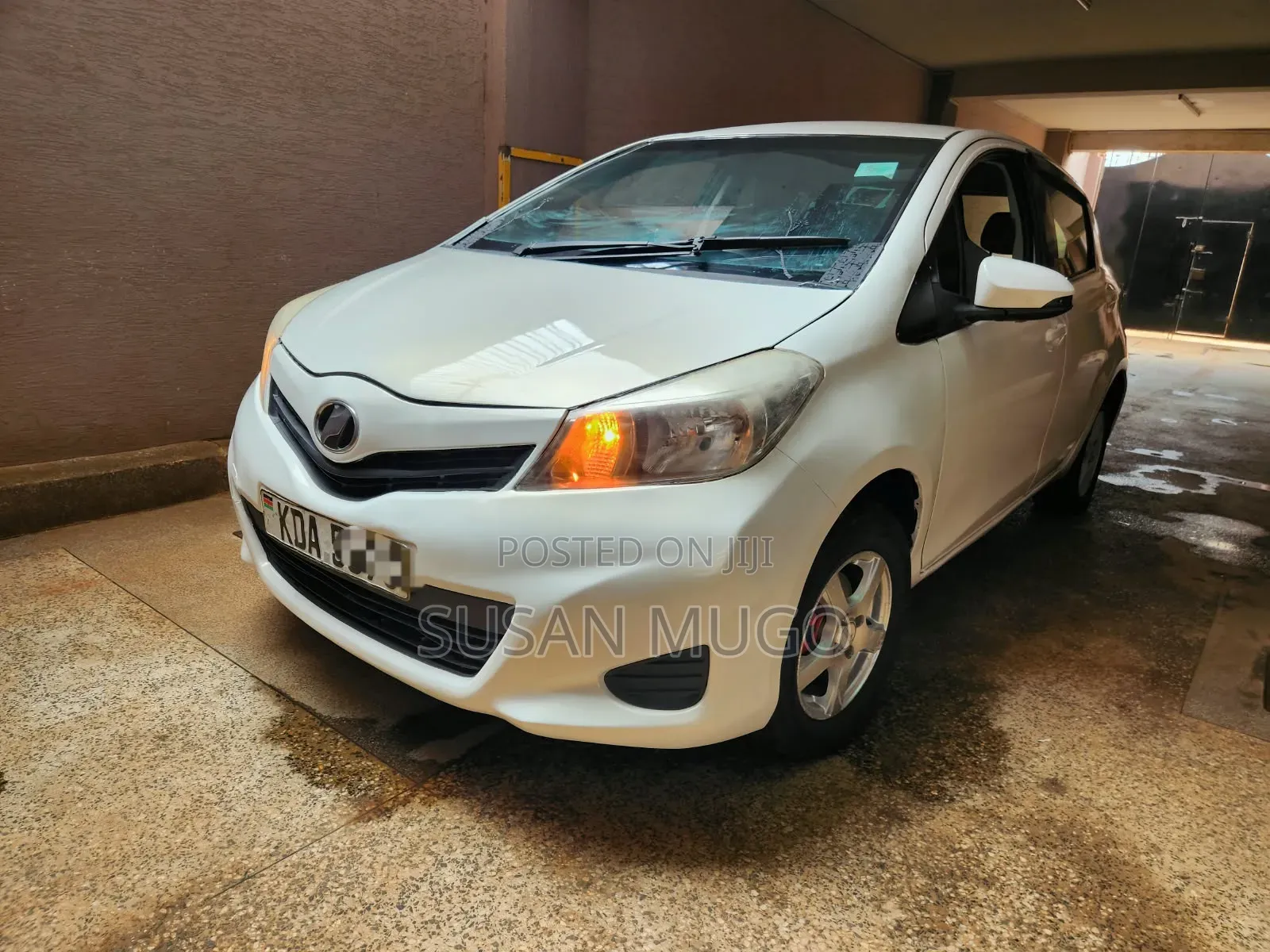 Toyota Vitz 2014 White