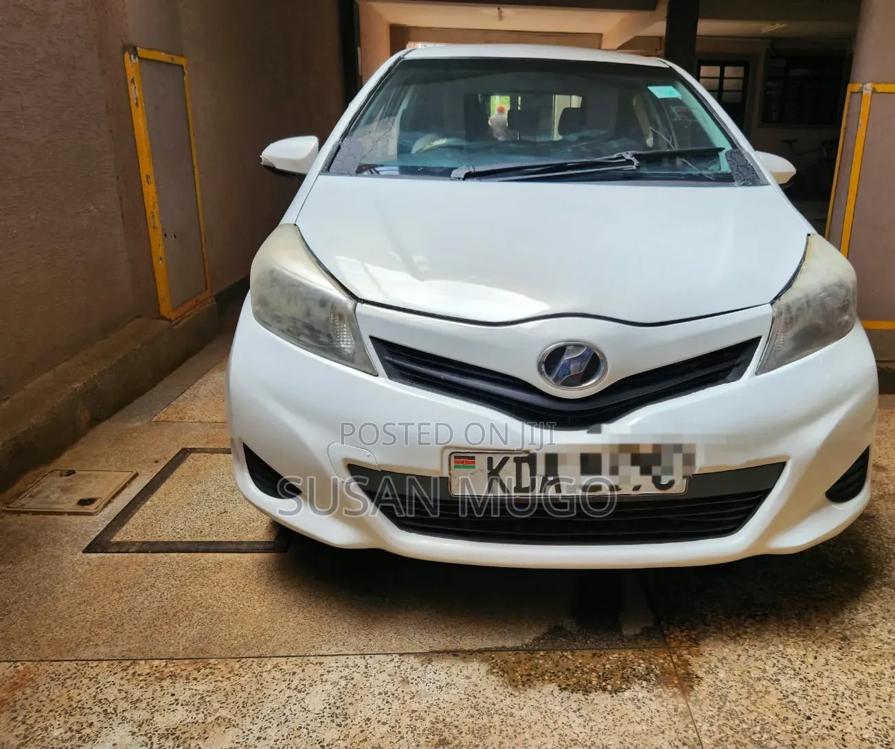 Toyota Vitz 2014 White