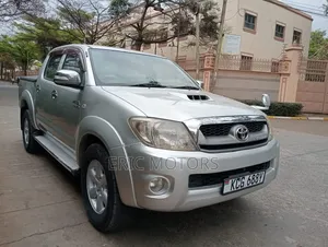 Toyota Hilux 2010 Silver