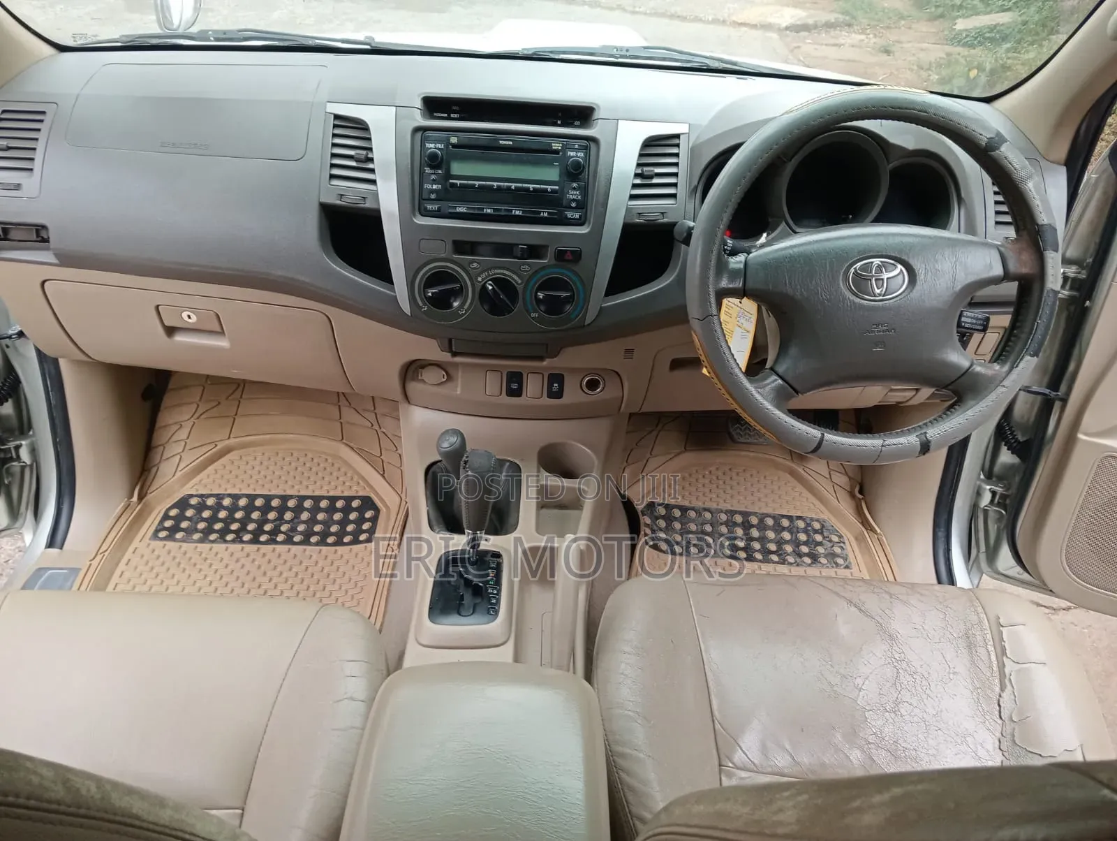 Toyota Hilux 2010 Silver