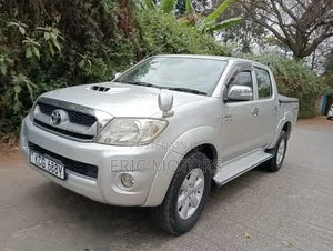 Toyota Hilux 2010 Silver