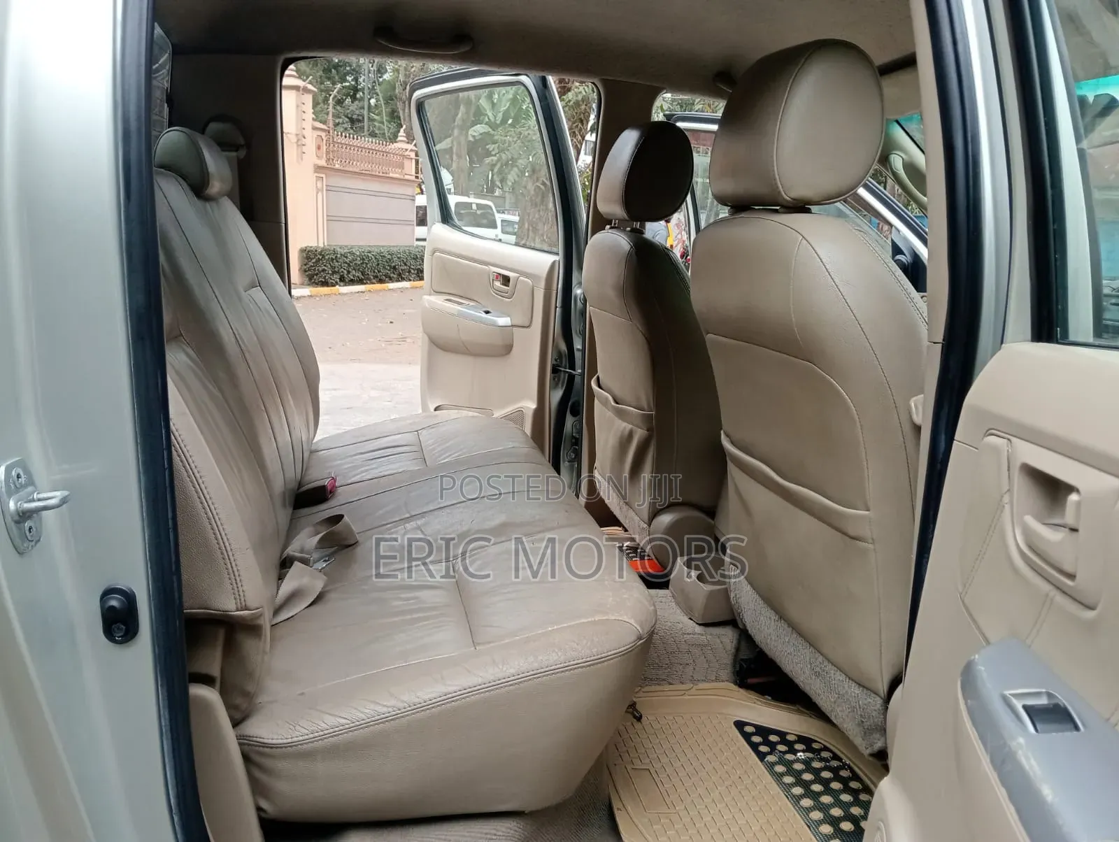 Toyota Hilux 2010 Silver