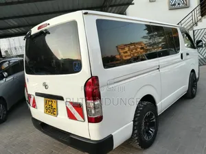 Toyota HiAce 2014 White