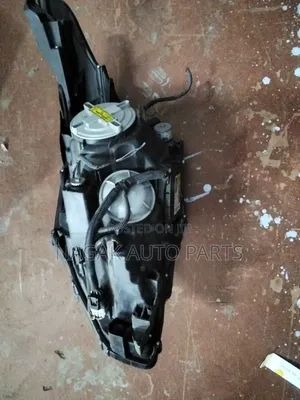 Toyota Avensis 2012 Headlight Xenon