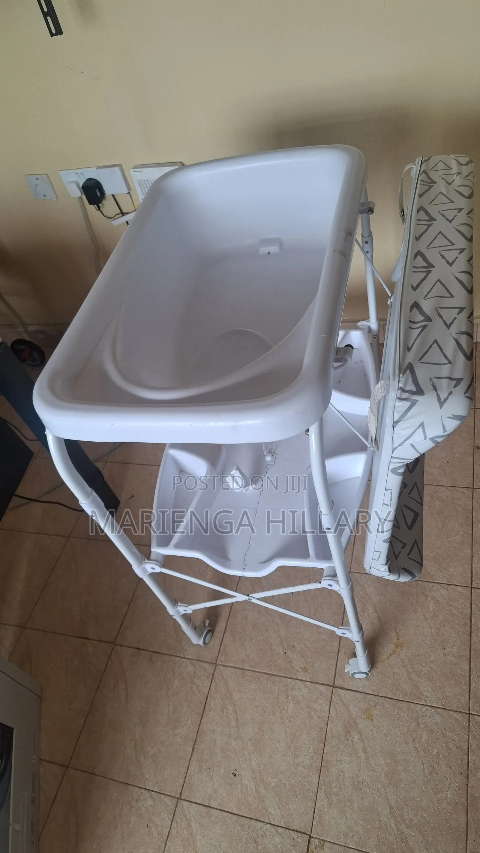 2-in-1 Baby Changing Table and Bath Station