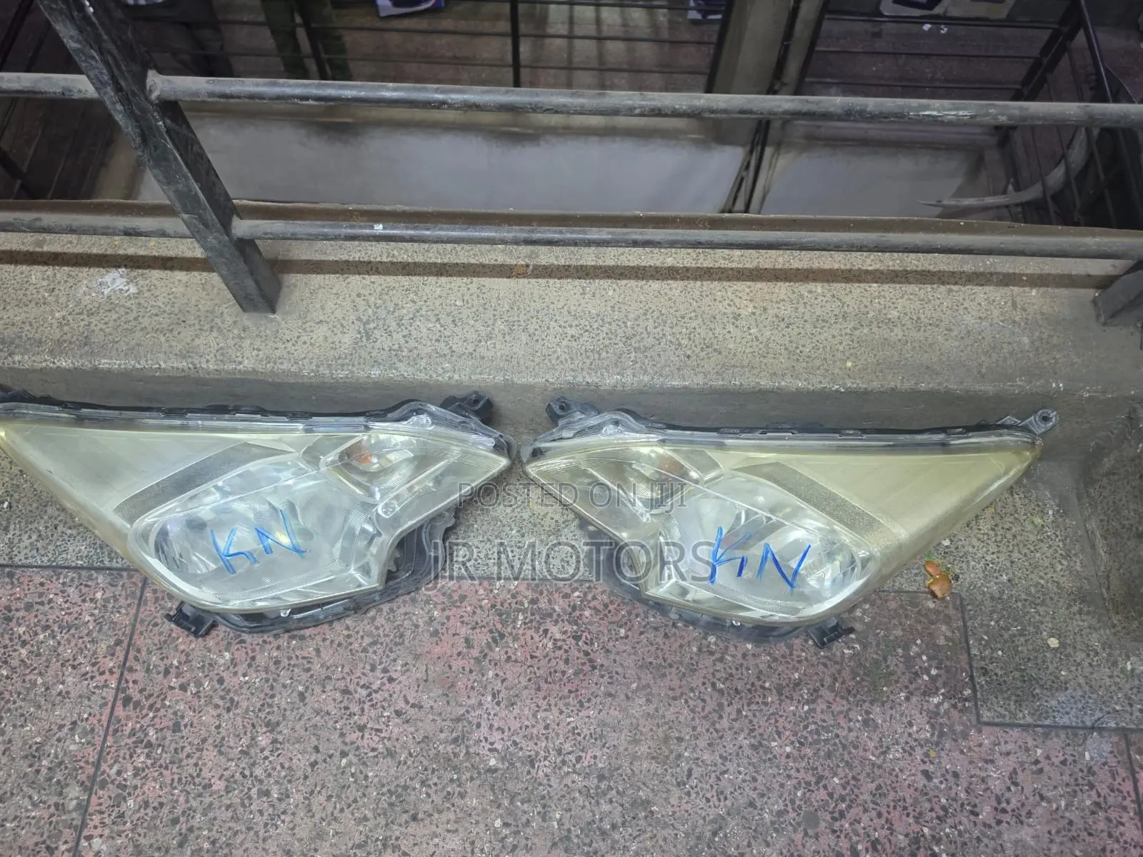 Toyota Ractis 2010-2014 Non Xenon Headlights