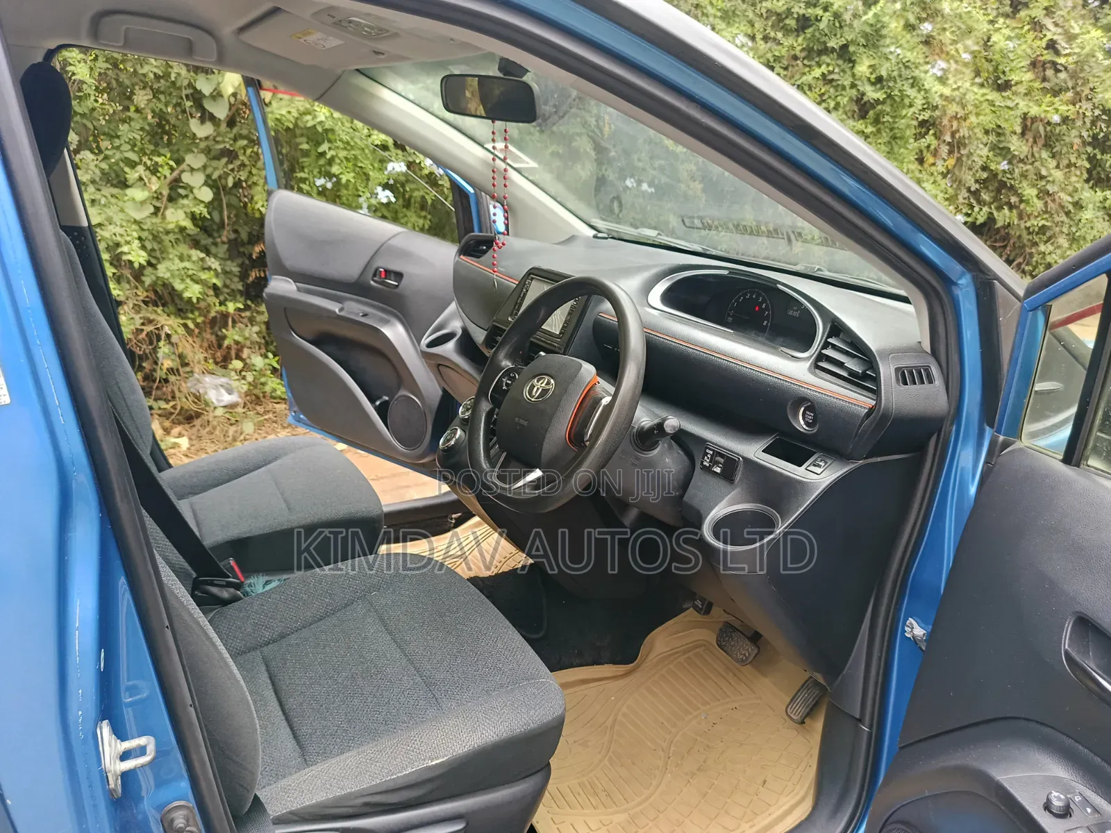 Toyota Sienta 1.5 FWD 2014 Blue
