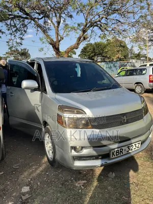 Toyota Voxy 2005 Silver