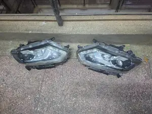 Nissan X-Trail, NT32, Headlights