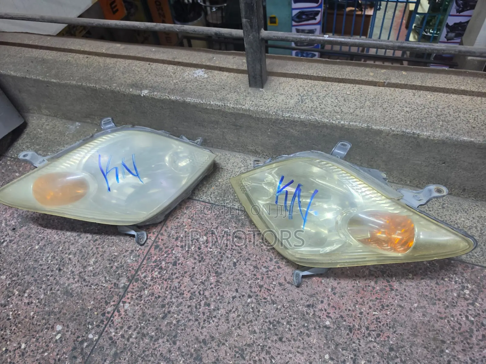 Toyota IST 2002-2005 Headlights