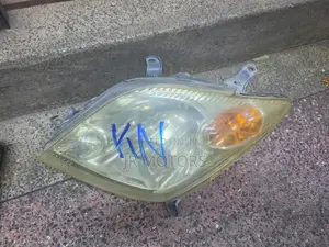 Toyota IST 2002-2005 Headlights