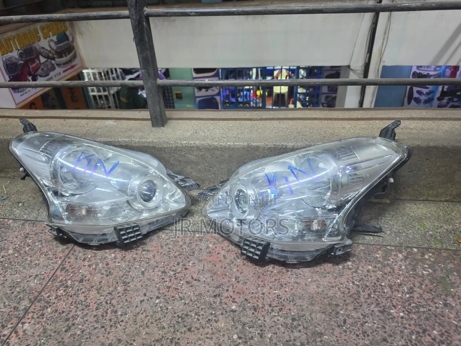 Toyota Ractis 2008-2010 Non Xenon Headlights