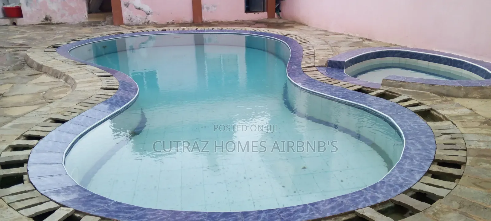 Executive Three Bedrooms Nyali Centre With a Swimming Pool