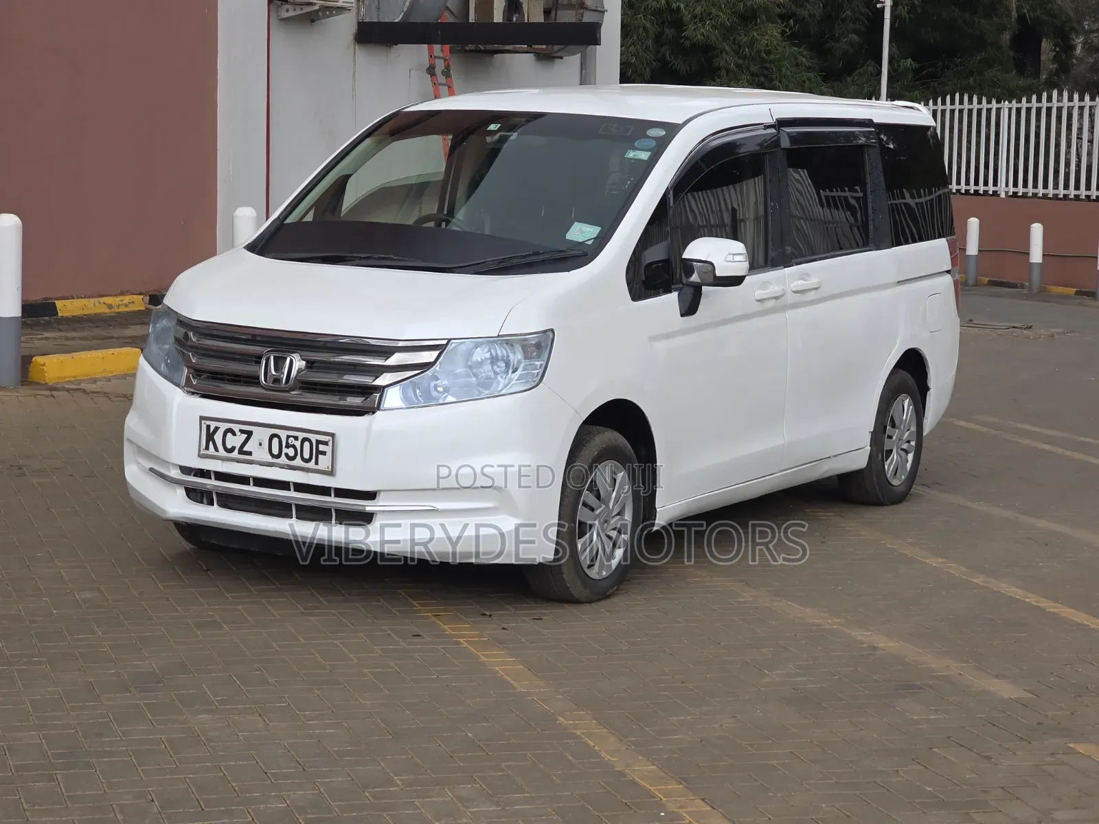 Honda Stepwgn 2013 White