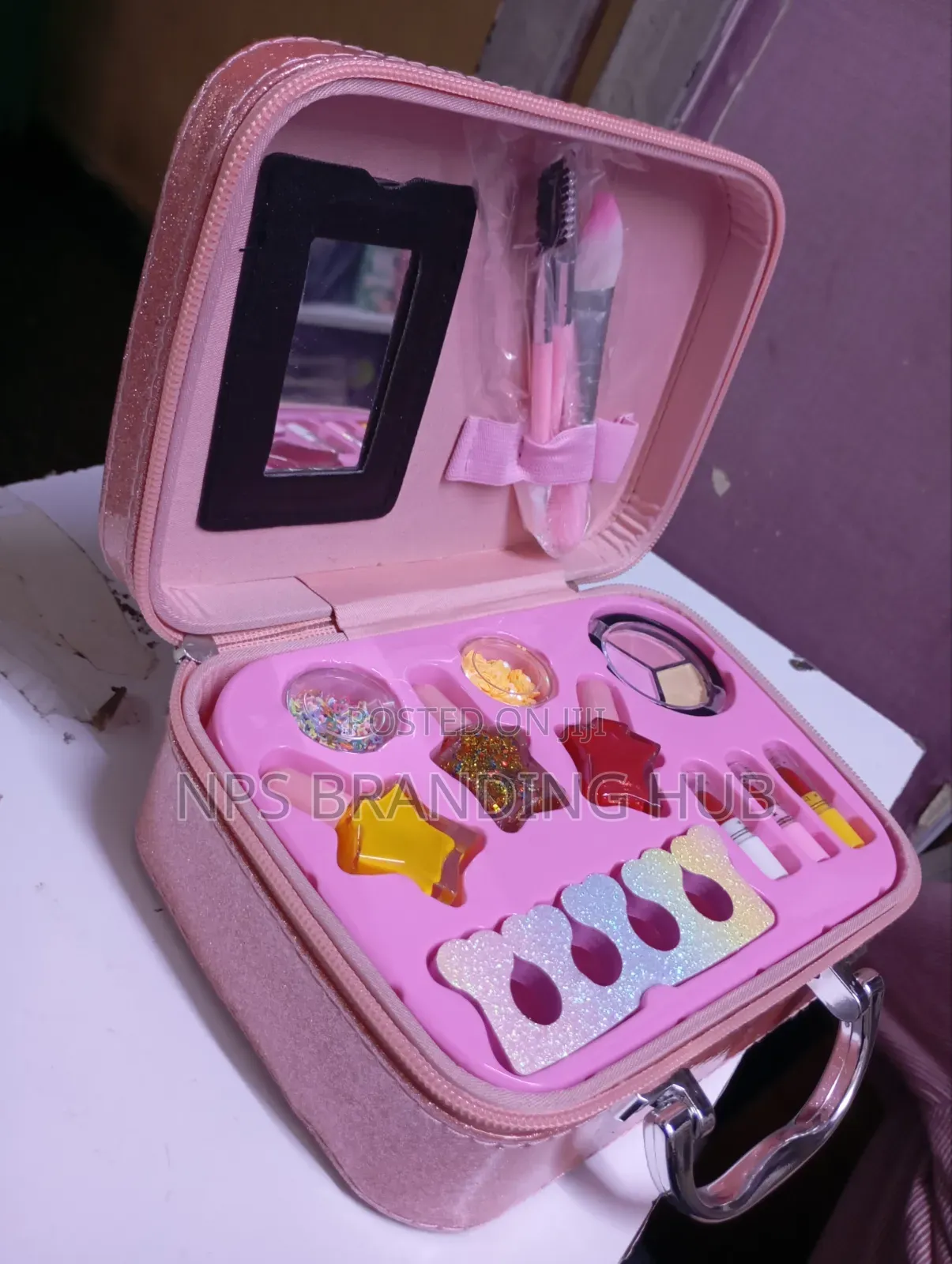 Make Up Kit. G.L.E