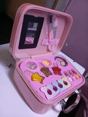 Make Up Kit. G.L.E