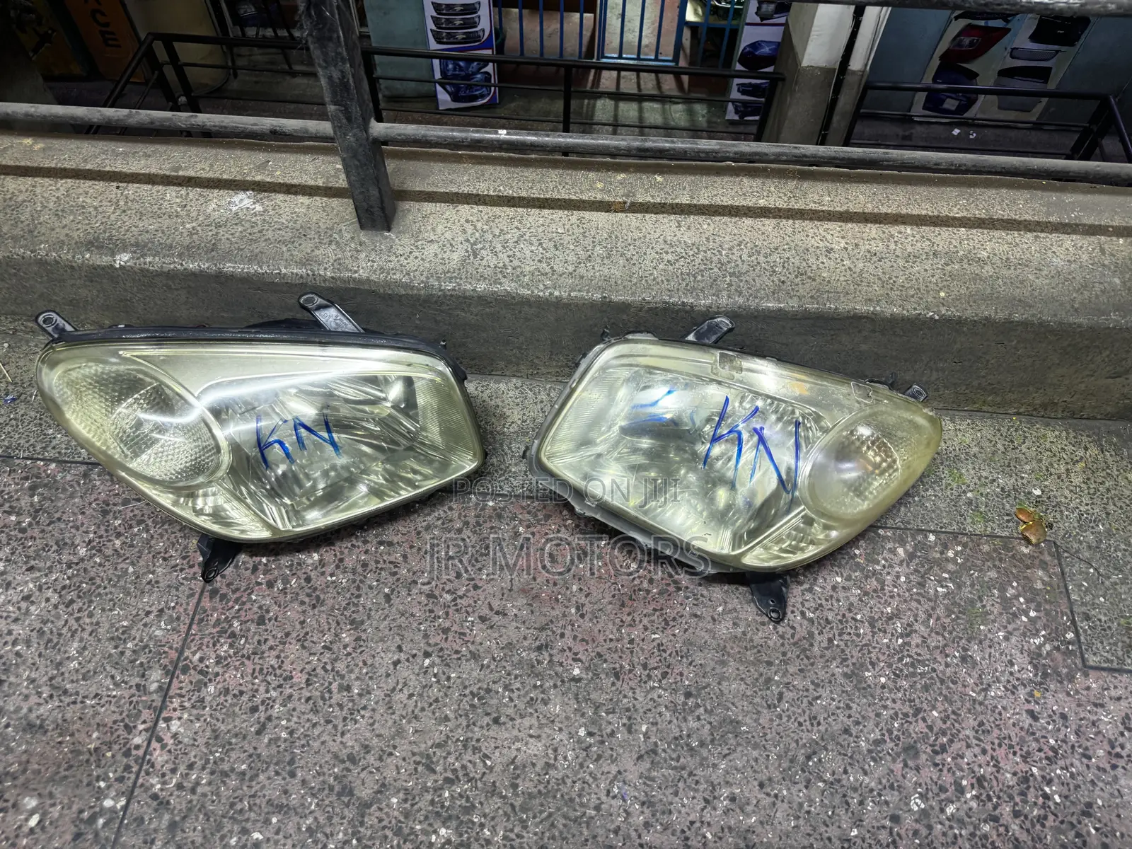 Toyota RAV4 2001-2005 Headlights