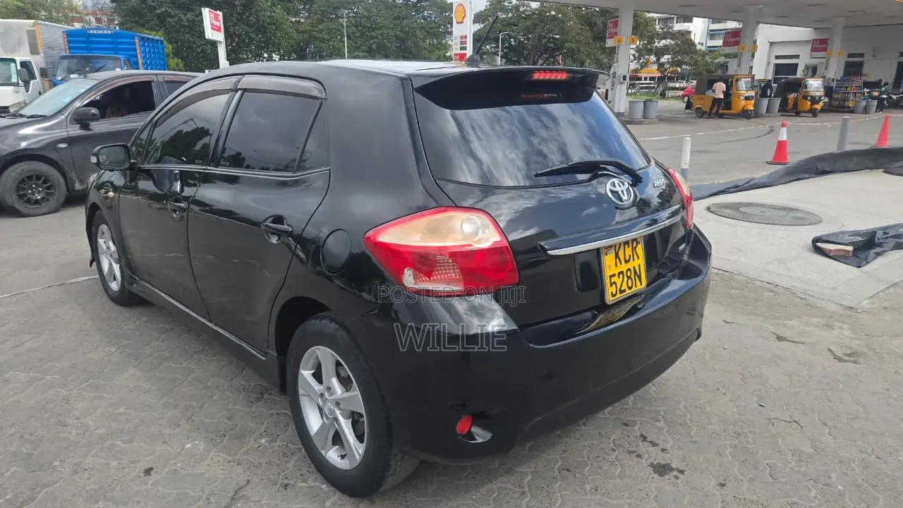 Toyota Auris 2011 Black