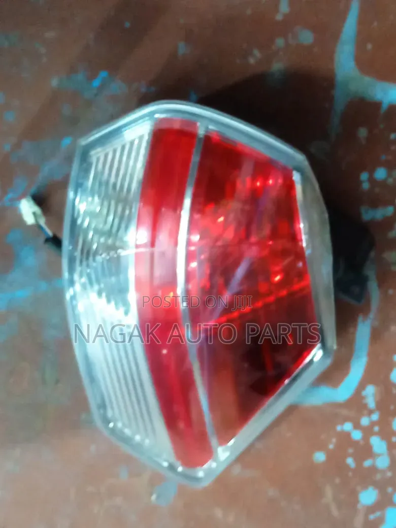 Nissan Extrail 2015 Taillight