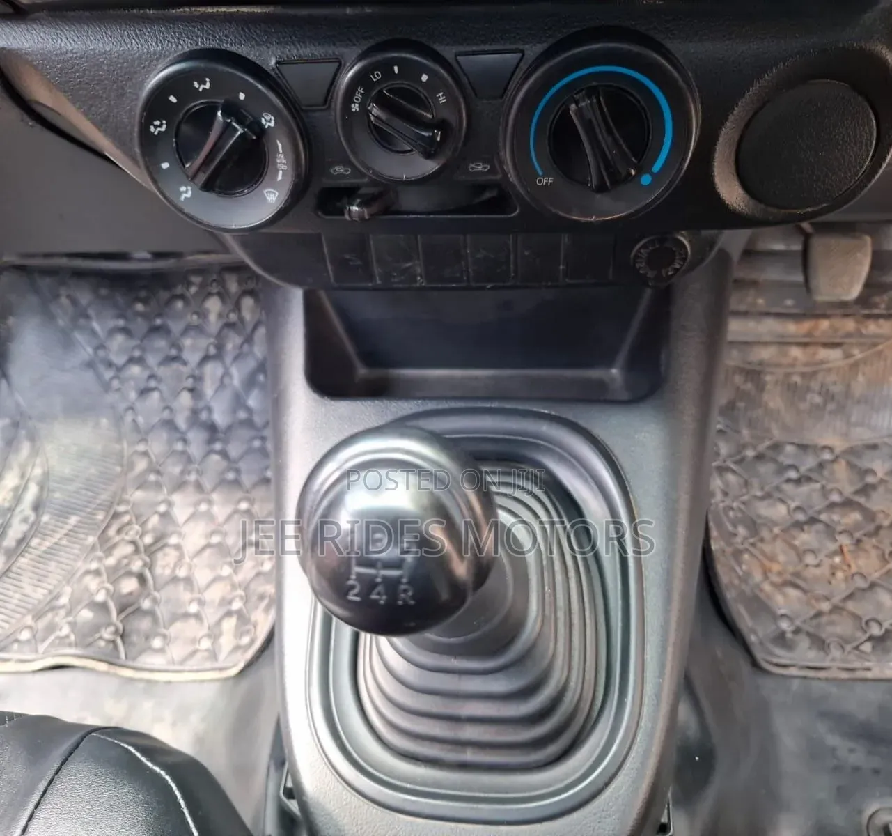 Toyota Hilux Revo Double Cab Deisel 2.4 AWD 2017 White