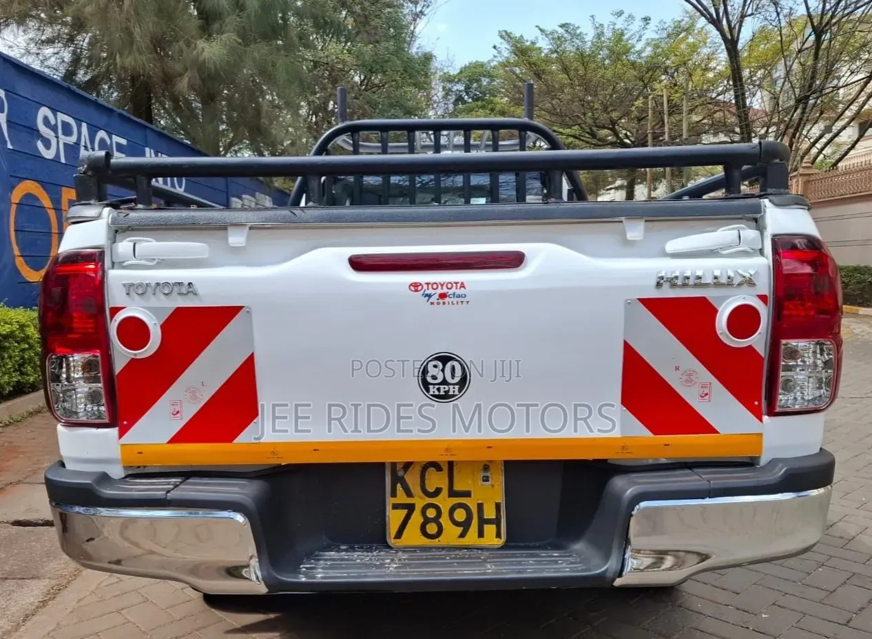 Toyota Hilux Revo Double Cab Deisel 2.4 AWD 2017 White