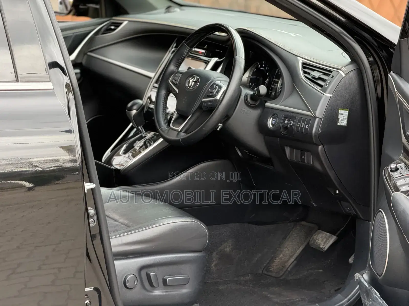Toyota Harrier 2.0 2019 Black