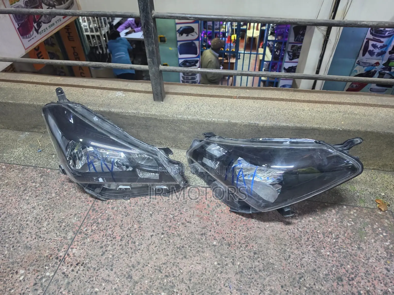Toyota Vitz 2015 (269) Headlights