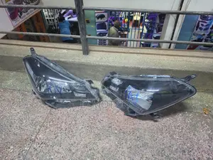 Toyota Vitz 2015 (269) Headlights