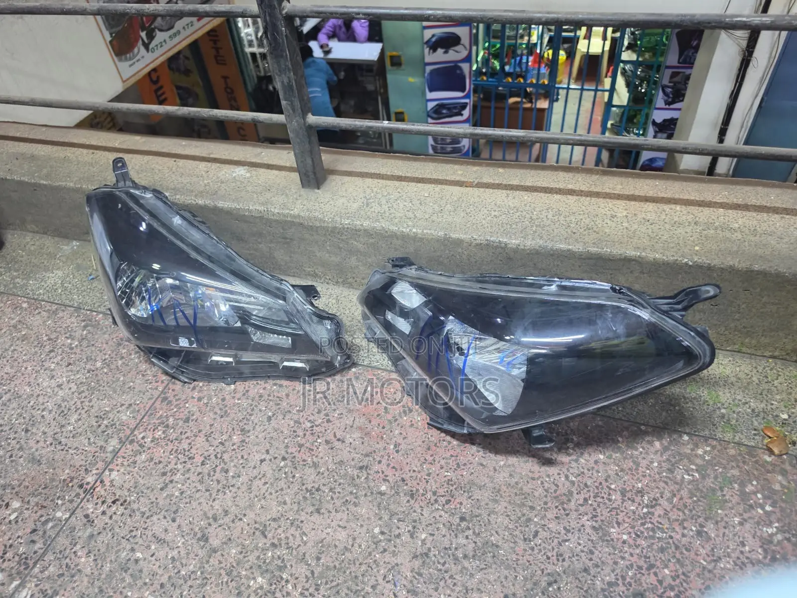 Toyota Vitz 2015 (269) Headlights