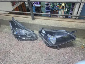 Toyota Vitz 2015 (269) Headlights