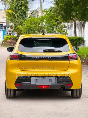 Peugeot 208 2022 Yellow