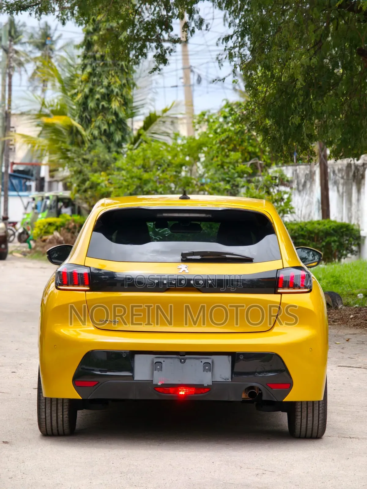 Peugeot 208 2022 Yellow