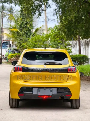 Peugeot 208 2022 Yellow