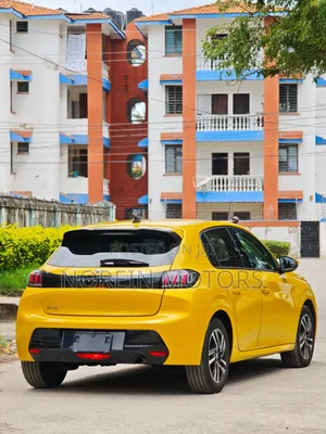 Peugeot 208 2022 Yellow