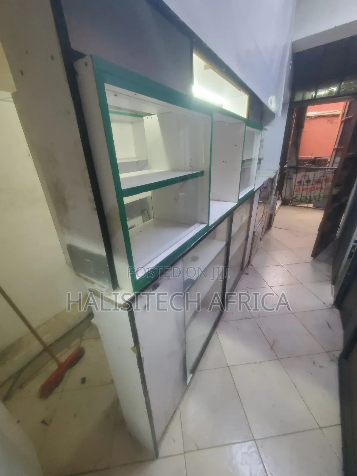 Spacious SHOP to Let With SHELVES + Free WiFi