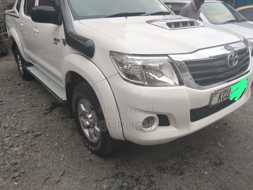 Toyota Hilux 2015 White