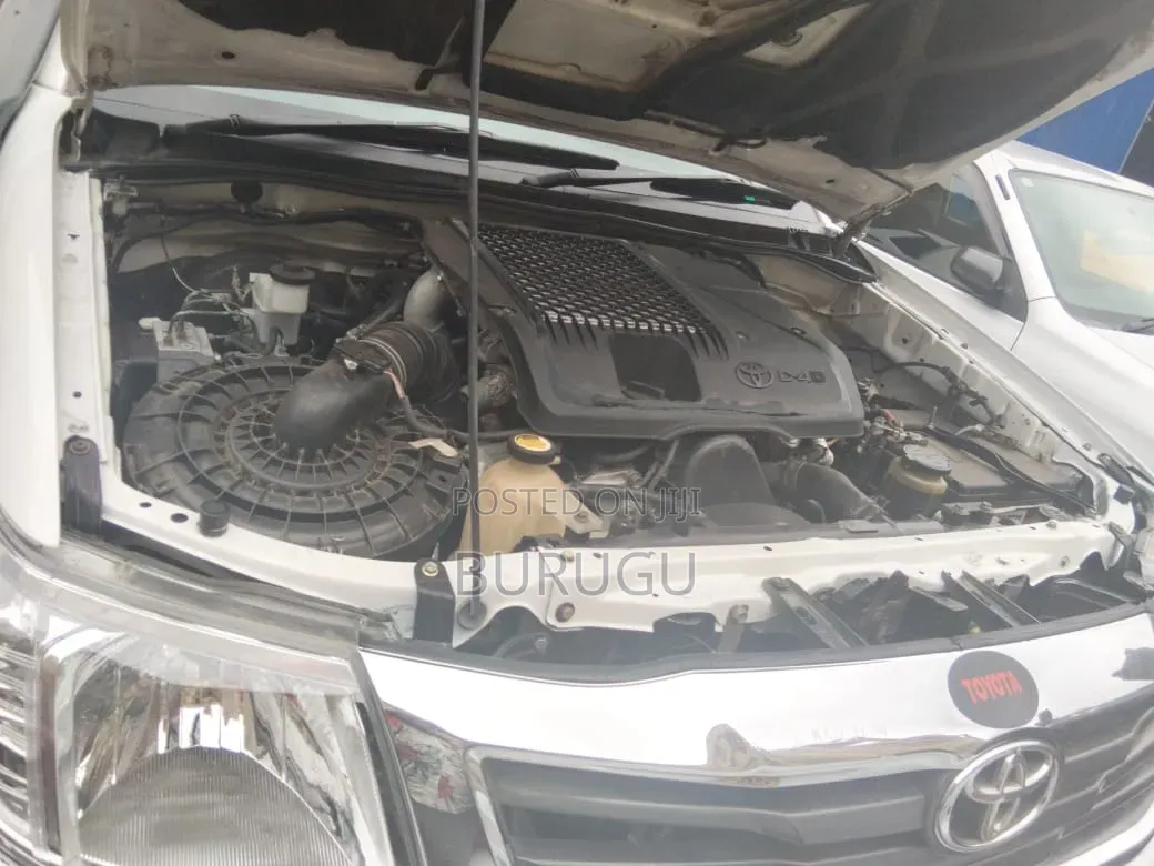 Toyota Hilux 2015 White