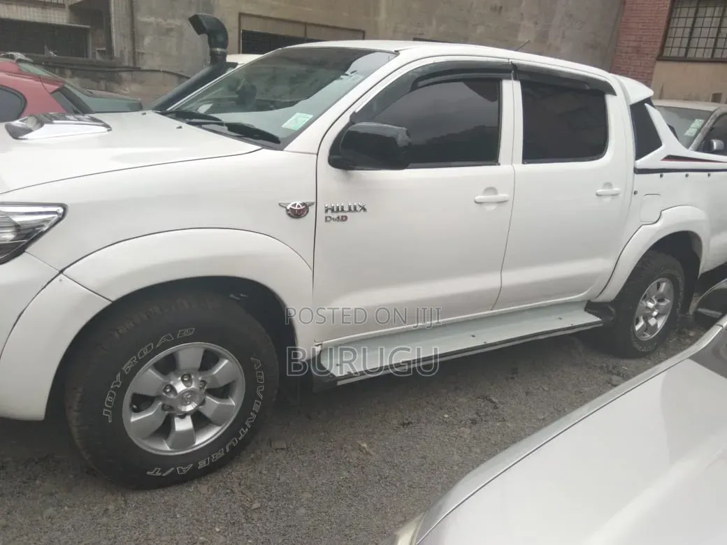 Toyota Hilux 2015 White