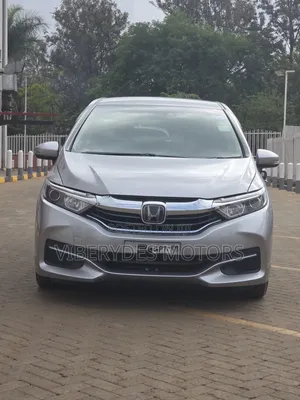 Honda Fit Shuttle 2019 Silver