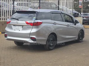 Honda Fit Shuttle 2019 Silver