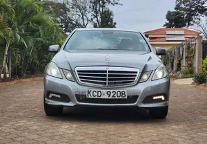 Mercedes-Benz E200 2009 Gray