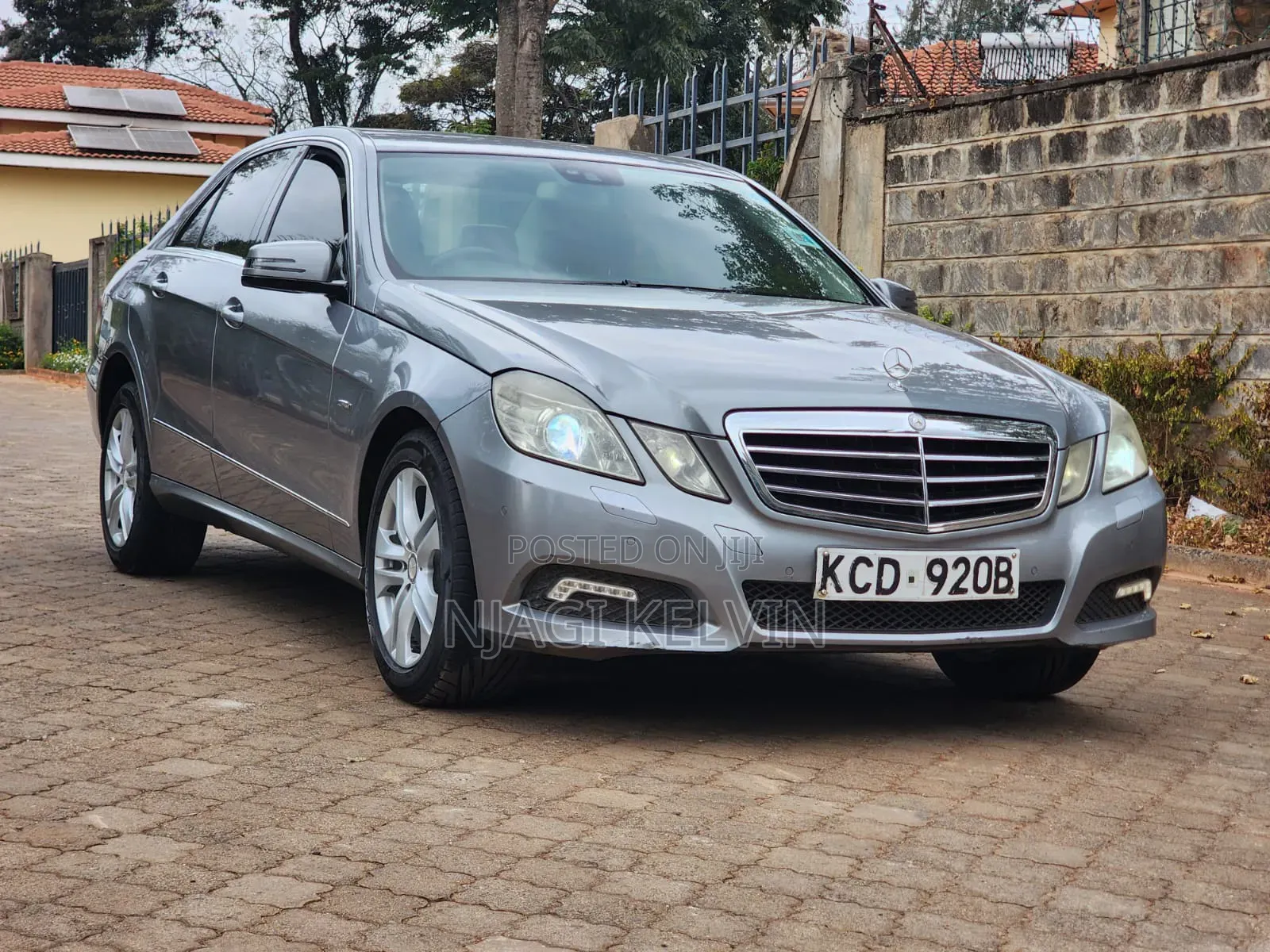 Mercedes-Benz E200 2009 Gray